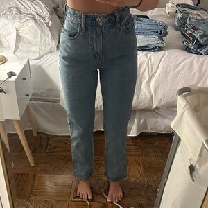Abercrombie 90’s Straight High Rise - Curve Love